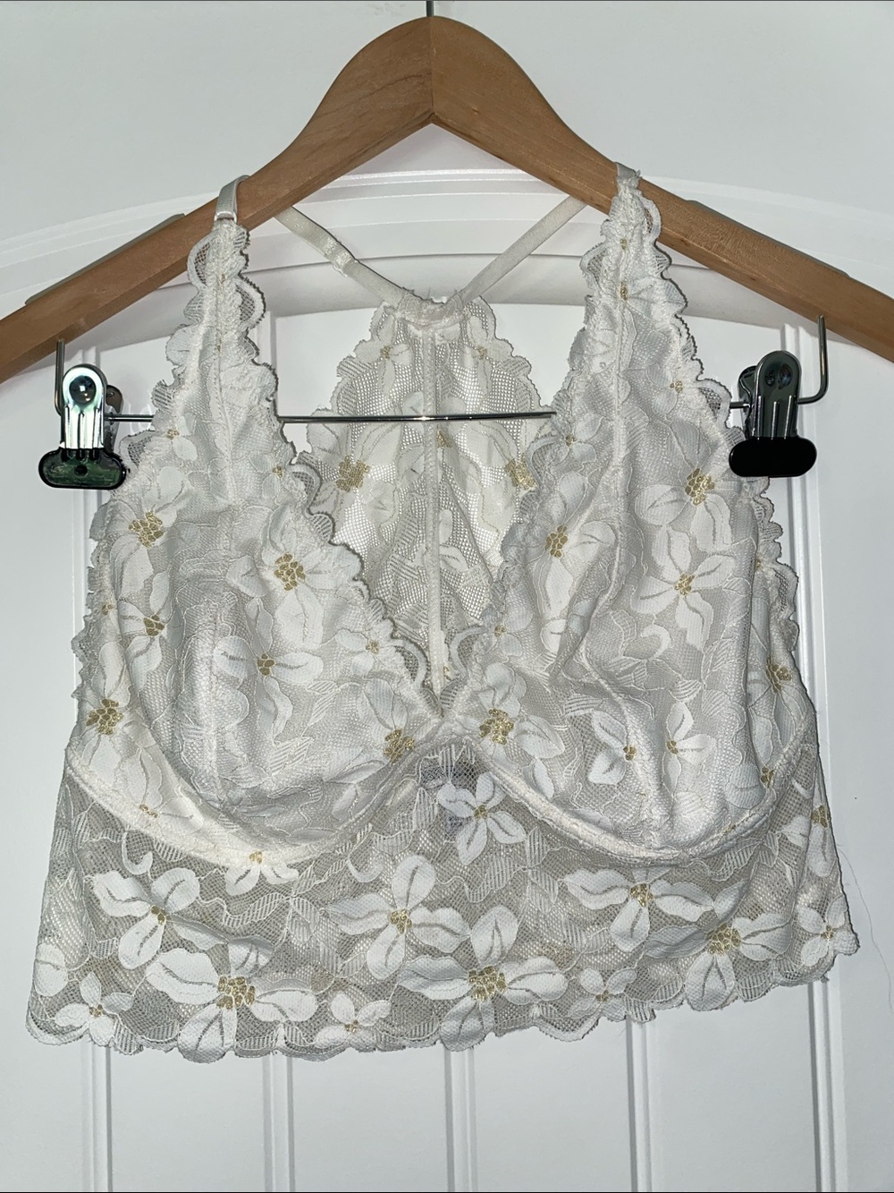 BKE Essentials White Lace Bralette with Subtle Gold Accents size Large